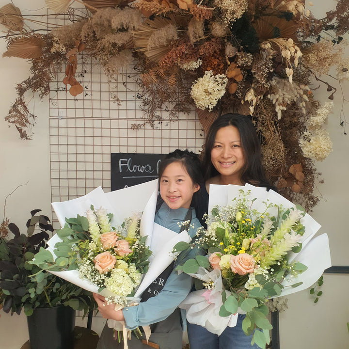 hand-tied-bouquet-workshop-beginner-sydney-expereience-fun-workshop
